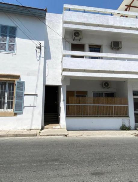Noer Hostel Larnaca Buitenkant foto