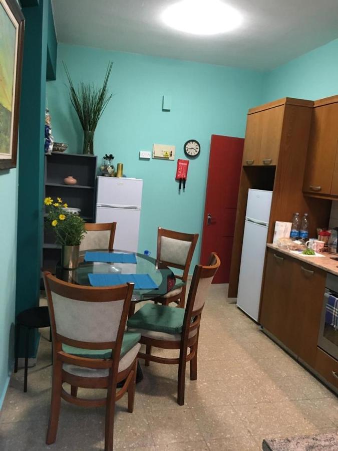 Noer Hostel Larnaca Buitenkant foto